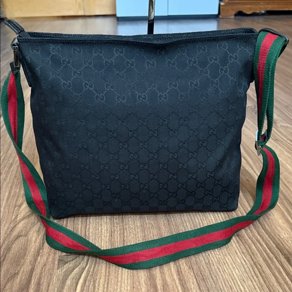 A519-  Gucci crossbody bag - Picture 5 of 16